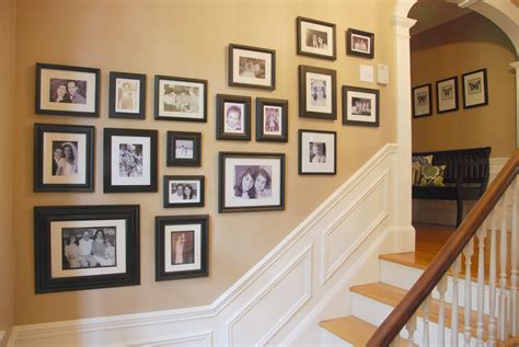 A few family photos displayed on the wall, above your desk or work area, can make this space feel more personalized. Hiasan Dinding Kamar dengan Foto Keluarga - Jual Poster di ...