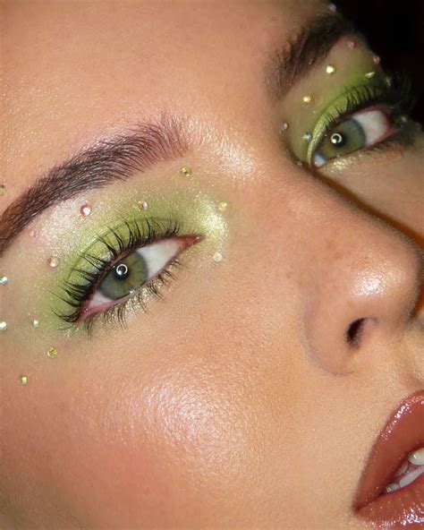 rhinestone makeup colorful rhinestones with green eyeshadow ideias de maquiagem ideias para