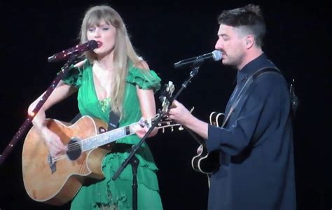 Watch Taylor Swift Perform ‘cowboy Like Me With Marcus Mumford In Las
