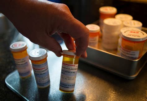 Painkillers Add Costs And Delays To Workplace Injuries The New York Times
