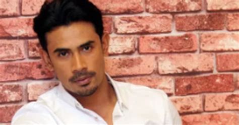 Remy ishak patah kaki dalam persiapan filem sangkar meletop nabil neelofa. Biodata Remy Ishak, Hero Filem Pulang - blog santai-santai ...