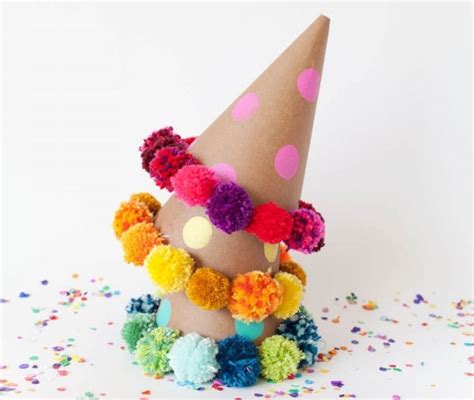 20 Pretty Pom Pom Crafts For Kids To Make And Play