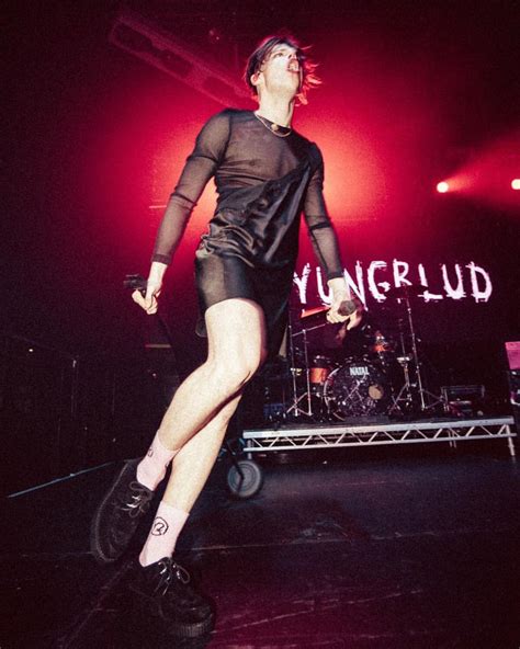 Pin By Breanna Cox On Yungblud Concert Photography Dominic Harrison