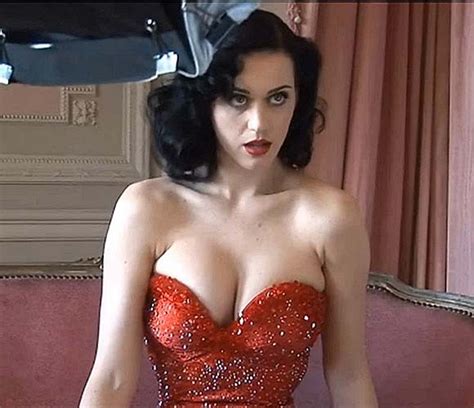Katy Perry Exposing Her Sexy Body And Huge Boobs Behind The Stage Porn