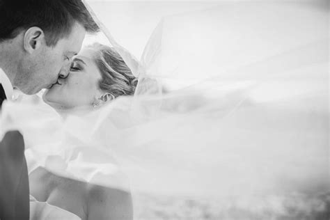 Bw Kiss Under Veil Wedding Kiss Wedding By Elevate Photography In 2020