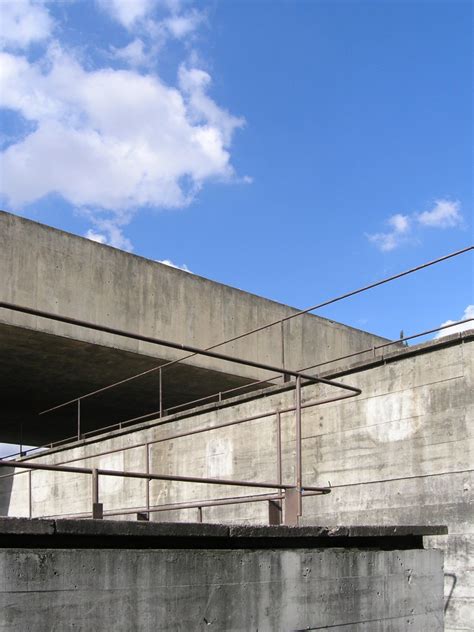Cais das artes, vitoria, 2008, completed with metro. Złoty medal RIBA 2017 dla Paulo Mendesa da Rocha - Bryła