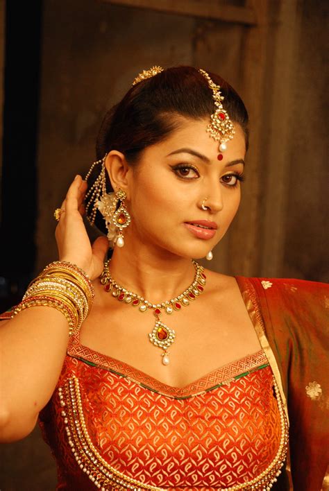 Tamil Actress Gorgeous Sneha Beautiful Hot Stills Ponnar Shankar Photo