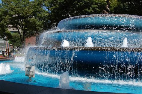 水しぶきが涼しげな公園の噴水 無料画像・フリー写真素材｜activephotostyle