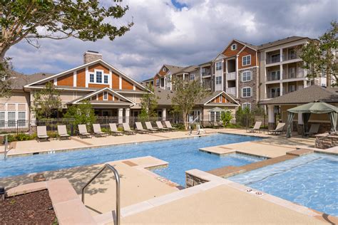 1, 2, & 3 Bedroom Apartments in Ashburn VA | Atley on the Greenway