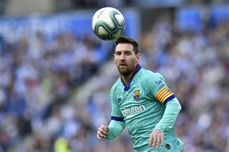 莱奥·梅西 （leo messi），正式名 利昂内尔·梅西 （lionel messi），全名 利昂内尔·安德烈斯·梅西·库西蒂尼 （lionel andrés messi cuccitini），1987年6月24日出生于阿根廷 圣菲省 罗萨里奥 ，阿根廷足球运动员，司职前锋，效力于西甲 巴塞罗那足球俱乐部 ，亦担任球队队长。. 巴拉格：即使巴萨将梅西告上法庭，最终他们还是会达成一致的-直播吧zhibo8.cc