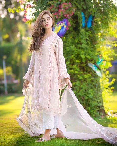 awesome bridal photoshoot of alizeh shah for kashees artofit