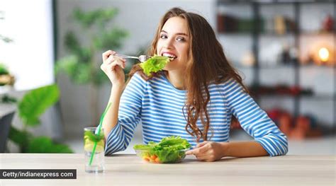 don t fix food quantity fix attention a nutritionist on how to eat in the age of dieting
