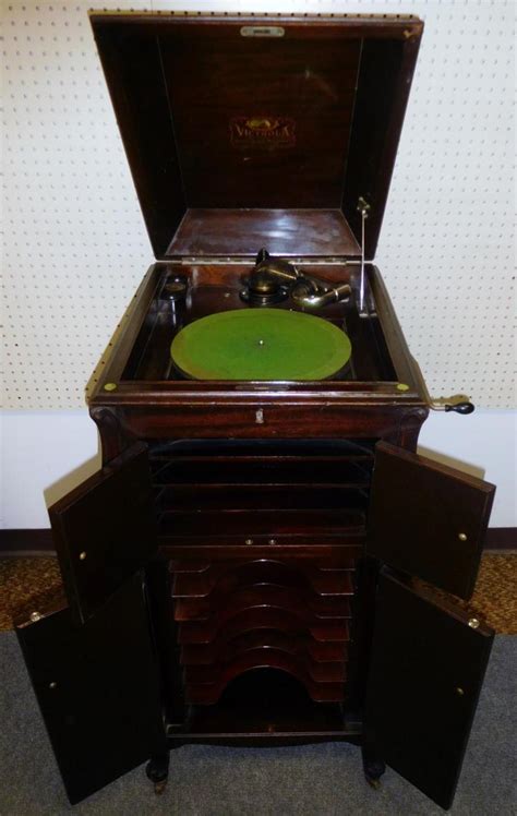Sold Price 1919 Victor Victrola Vv Xi Hand Crank Record Player