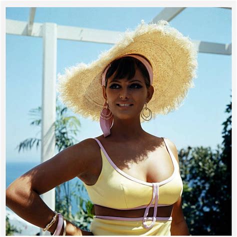 Claudia Cardinale On The Set Of Her Dont Make Waves Claudia