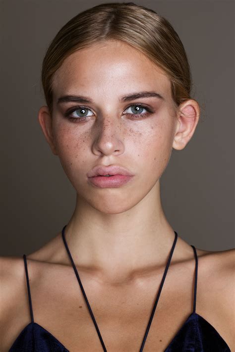 I for one, have always longed for an adorable sunkissed patch of freckles across the bridge of my nose and cheeks. FRECKLE MAKEUP | Freckles makeup, Hair beauty, Faux freckles