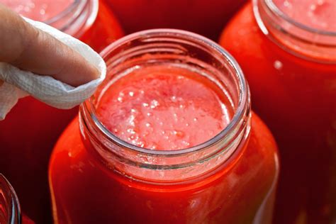 Conserve de tomates en cinq étapes faciles Tomaté