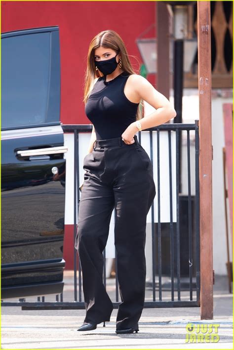 Kylie Jenner Wears Chic Black Outfit For Lunch Outing Photo 1298551