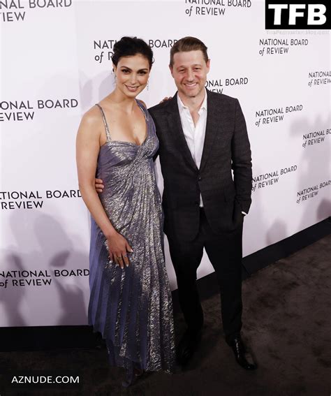 Morena Baccarin Sexy Seen Flaunting Her Hot Cleavage At The National Board Of Review Annual