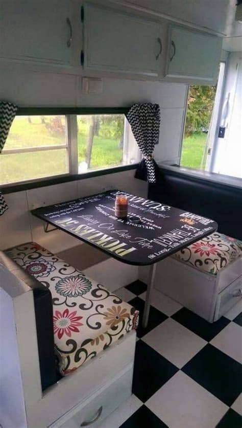 Travel trailers are also known as pull behind campers, bumper pull campers, towable campers, and *above stats are approximate ranges just to give you a general idea. 31 travel trailer decorating ideas creative ways | Vintage ...