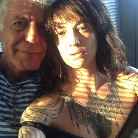 In early 2017, it was reported by several italian news sources that argento was in a relationship with celebrity chef anthony bourdain. Asia Argento, la última historia de amor de Anthony ...