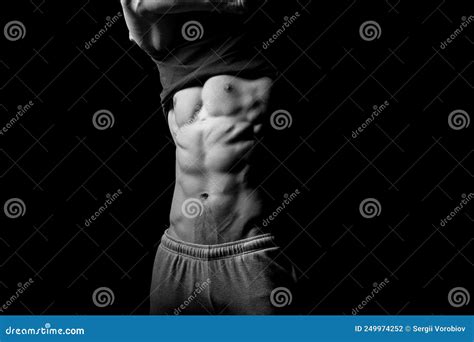 Joven Muscular Con Perfecto Desnudo Corporal Foto De Archivo Imagen De Tira Perfecto