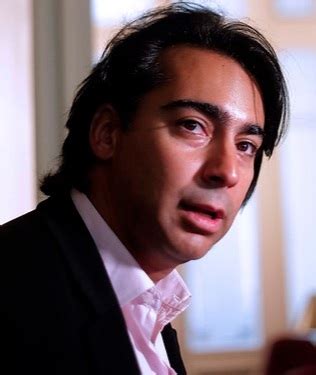 From 2006 to 2010 he was a socialist party deputy in chile's lower chamber. Marco Enríquez-Ominami: "yo creo en el matrimonio ...