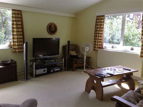 ►condo rooms available small medium master with attached bathroom optional: Single Student Room(s) in secluded flat near Wolverhampton ...