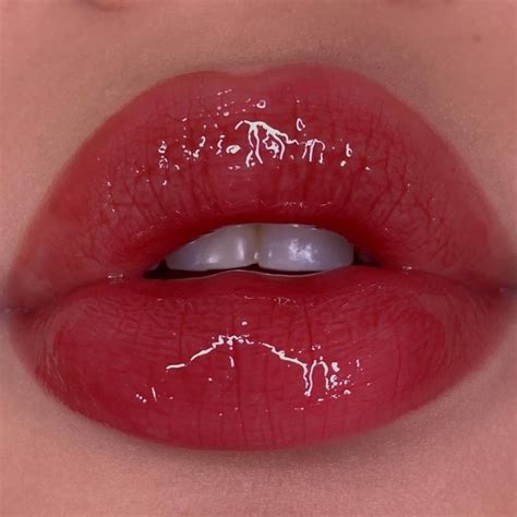 Morgchild ♡ Aesthetic Makeup Lips Glossy Lips