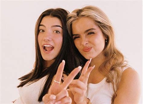 Addison rae via instagram, charli d'amelio via instagram. Charlie d'amelio and addison rae | Cute poses for pictures ...