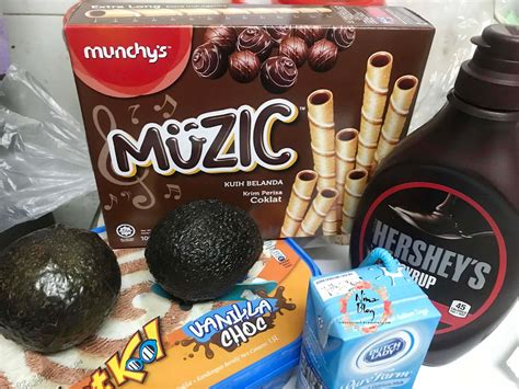 Hanya dengan melihat warna kulit buah avocado sudah cukup untuk kita mengenal sama ada masak atau tidak. Resepi Jus Avocado Coklat | cik sukα taip