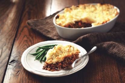 Quorn try our delicious recipe for a healthier shepherd's pie, with quorn meatless grounds, onion, celery, carrot, green lentils and topped with cauliflower rice. Vegetarian Shepherds Pie Recipe | Quorn US