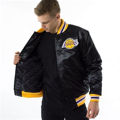 Unser team an produkttestern hat unterschiedliche marken getestet und wir. Mitchell and Ness NBA Satin Jacket Los Angeles Lakers ...