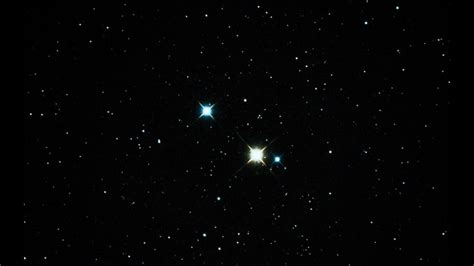 31 Cygni A Trio Of Orange Blue And White Stars The Garden Astronomer