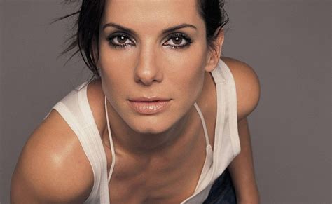Sandra Bullock S Body Measurements Including Height Weight Dress Size