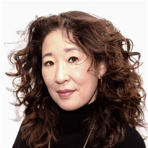 Sandra oh talks about struggling with accepting compliments and becoming an american citizen.#snl #sandraoh #tameimpala #snl44subscribe to snl. Sandra Oh on the Magic of the Eve-Villanelle Relationship | Golden Globes