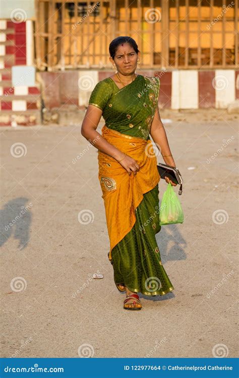Aggregate 152 Sari Indian Dress Best Vn