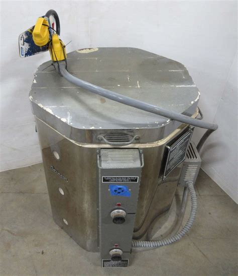 Albrecht Auctions Paragon Kiln With Electric Attachment And