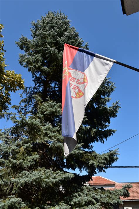 Срећан Дан српског јединства слободе и националне заставе Дом