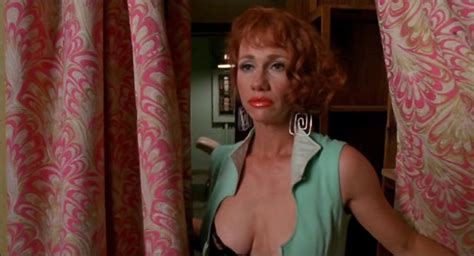 Nackte Kathy Baker In Edward Scissorhands