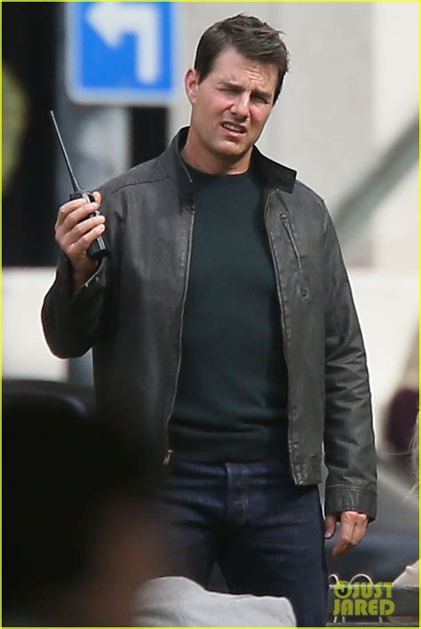 Photo Tom Cruise Runs For His Life On Jack Reacher Set Photo Just Jared