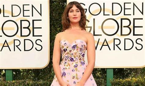 When Lola Kirke Made A Style Statement With Hairy Armpits At Golden Globe Awards India Com