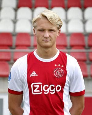 Kasper dolberg (born 6 october 1997) is a danish footballer who plays as a striker for french club ogc nice, and the denmark national team. Kasper Dolberg : Date of Birth, Age, Horoscope ...