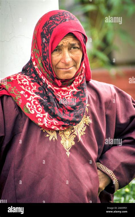Kashmiri Woman Hi Res Stock Photography And Images Alamy