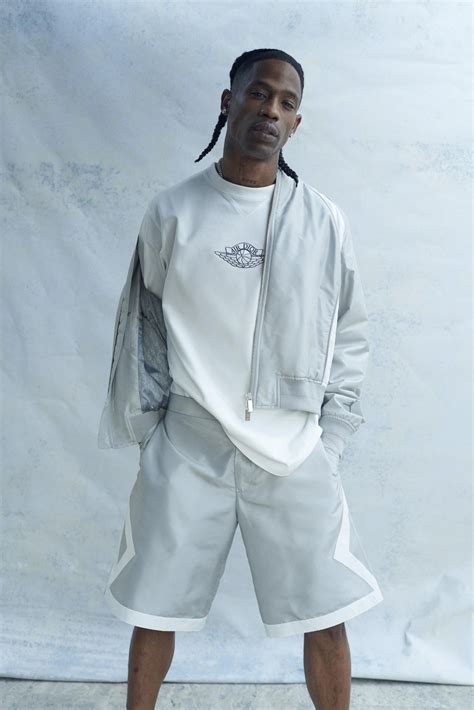 Travis scott hoodie with name on sleeves and la flame design on hood (white print). Dior vai trazer linha de Roupas do Nike Air Jordan com ...