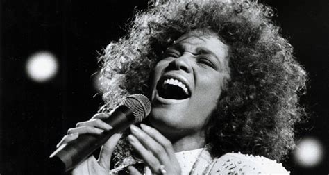 Top 10 Best Live Performances Of Whitney Houston That Showcase Her