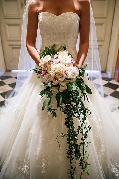 Bouquets That Are Perfect For A Rustic Wedding Coral