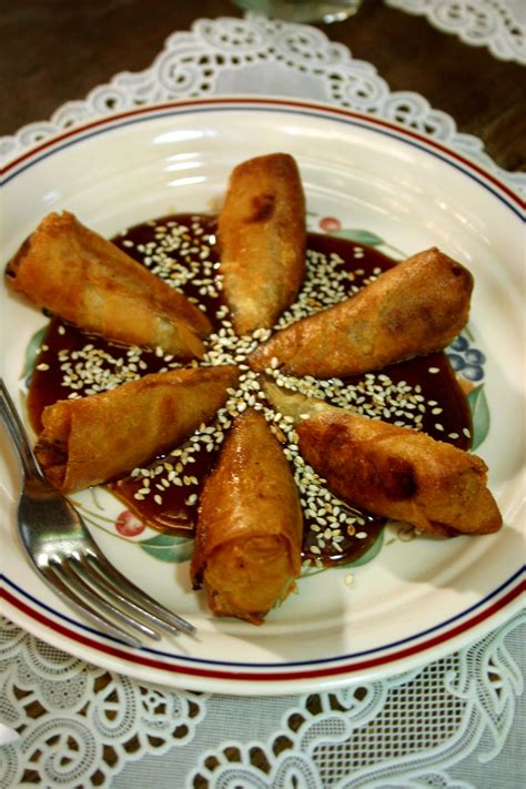 Other fillings can also be used together with the banana, most commonly jackfruit, and also sweet potato, mango, cheddar cheese and coconut. Turon Recipe