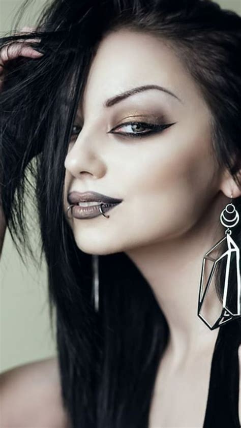 Pin By Beth On Goth Goth Beauty Sexy Vampire Makeup Seductive Eyes