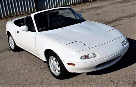 Pick Of The Day 1990 Mazda Miata The First Year Of Now Classic Sports Car