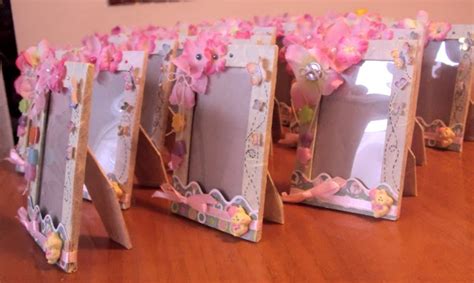 La carta per origami è facilmente reperibile online. cornici fai da te